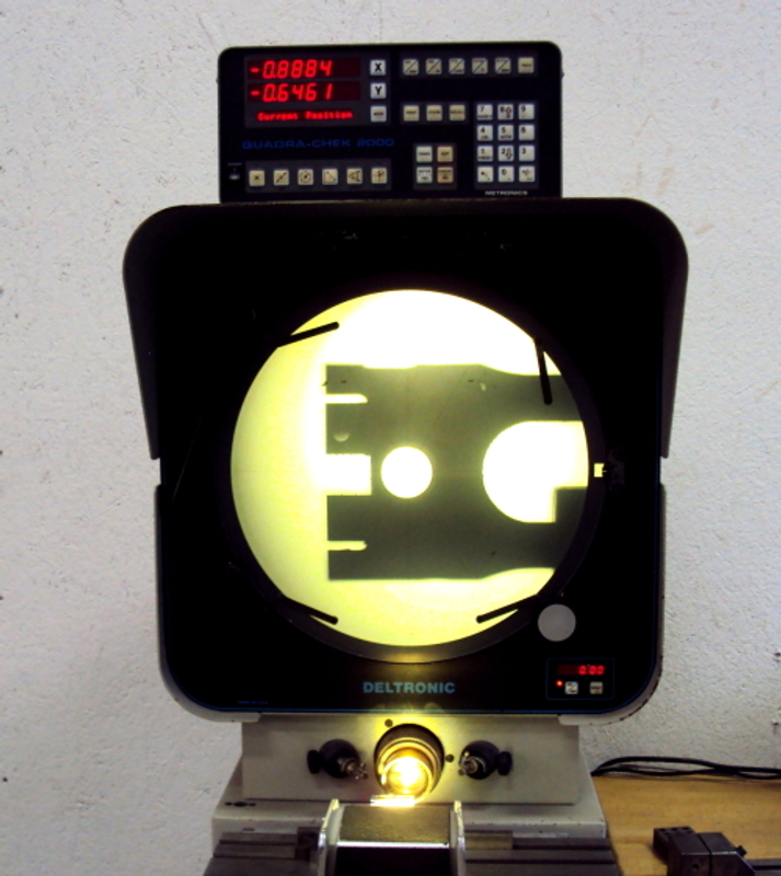 Deltronic optical comparator with quadracheck